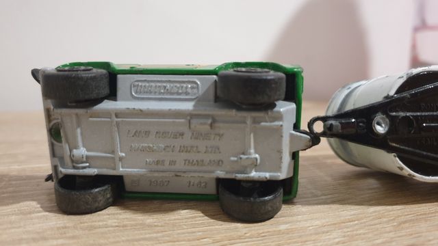 Matchbox Land Rover Ninety con remolque