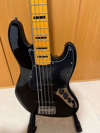 Bajo Squier Jazz Bass Classic Vibe 70s 5 cuerdas