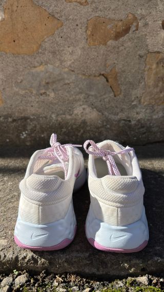 Zapatillas Nike Running Blancas y Rosas