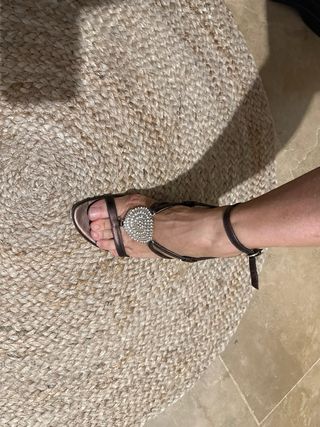 Sandalias de tacón con pedrería