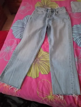Pantalones vaqueros Zara , Stradivarius y mango 