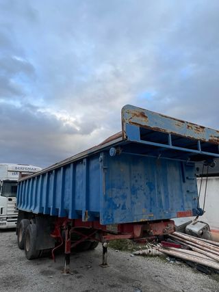 Remolque bañera de hierro basculante