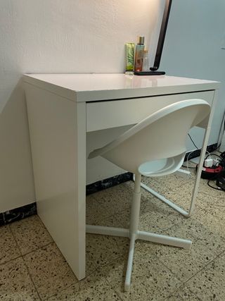 silla blanca escritorio