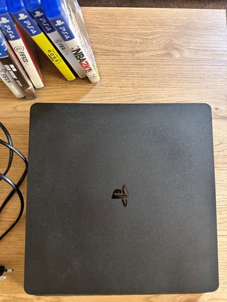 PS4 (PlayStation 4) con juegos