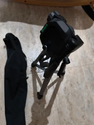 Trípode Amazon Basics Plata