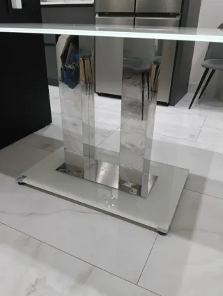 Mesa de comedor de cristal blanca