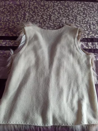 Chaleco de pelo beige y marrón