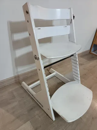 Trona alta tipo Stokke blanca