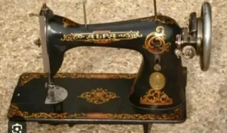 Máquina de Coser Alfa Vintage Negra y Dorada