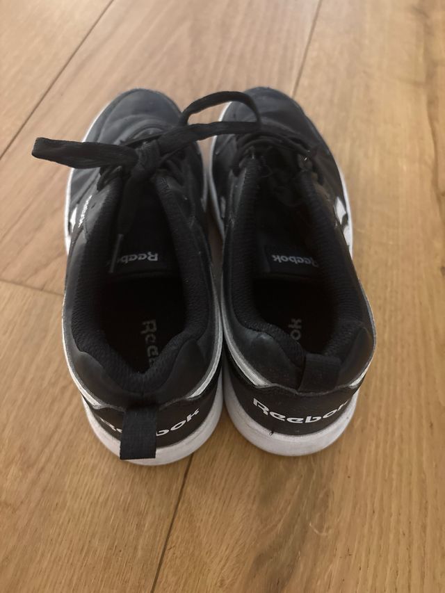 Zapatillas Reebok Talla 36 Negras y Blancas