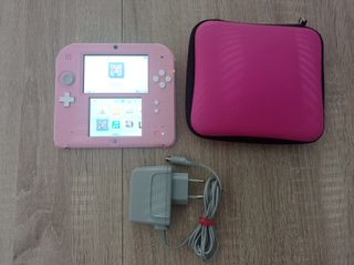 CONSOLA NINTENDO 2DS ROSA CON CARGADOR + FUNDA + J