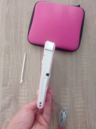 CONSOLA NINTENDO 2DS ROSA CON CARGADOR + FUNDA + J