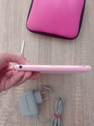 CONSOLA NINTENDO 2DS ROSA CON CARGADOR + FUNDA + J