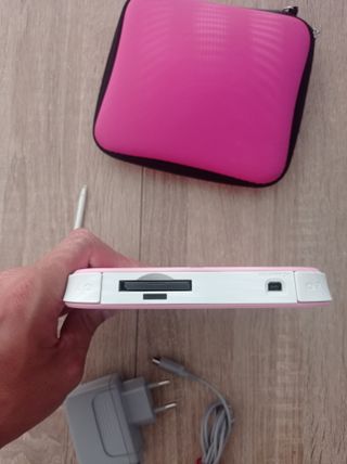 CONSOLA NINTENDO 2DS ROSA CON CARGADOR + FUNDA + J