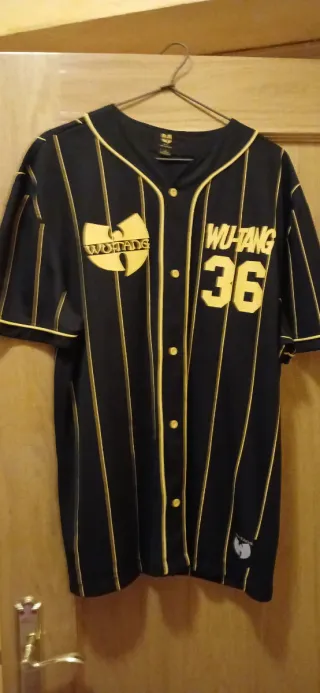 Camisa Wu-Tang Clan Hombre Negra y Amarilla