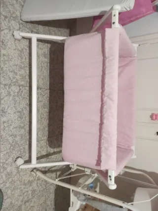 Minicuna madera blanca funda rosa