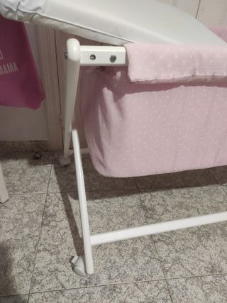 Minicuna madera blanca funda rosa
