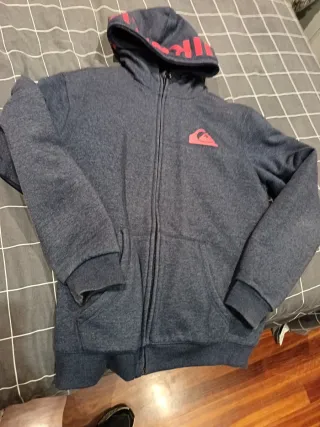 Sudadera Quiksilver Azul con Logo Rojo