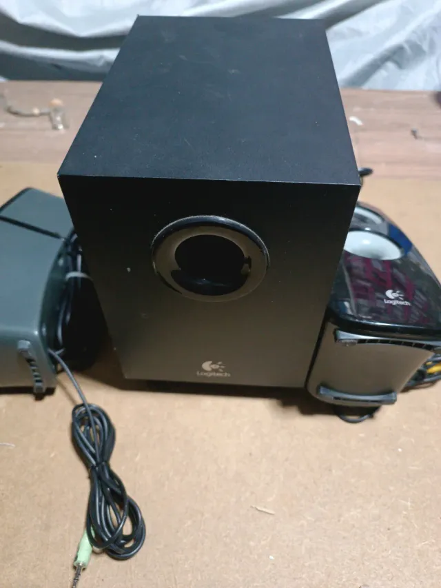 Equipo de Sonido Logitech Negro y Gris