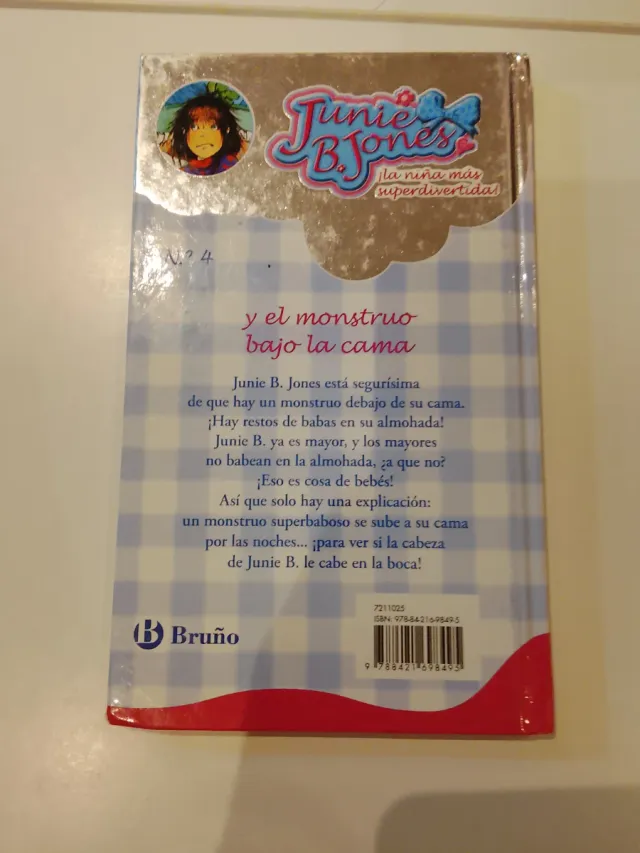 Junie B. Jones y el monstruo bajo la cama (Span...