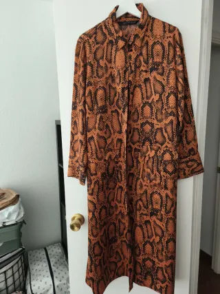 Zara Chaqueta Larga Estampado Serpiente