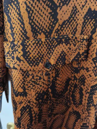 Zara Chaqueta Larga Estampado Serpiente