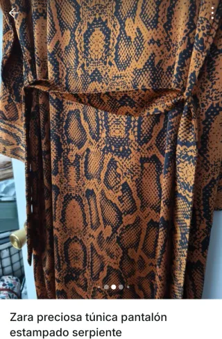 Zara Chaqueta Larga Estampado Serpiente