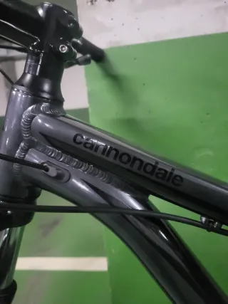 Necesito sitio 250 €  Bicicleta CANNONDALE  27.5 M