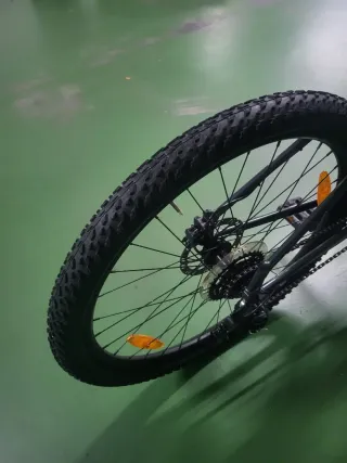 Necesito sitio 250 €  Bicicleta CANNONDALE  27.5 M