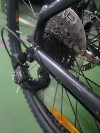 Necesito sitio 250 €  Bicicleta CANNONDALE  27.5 M