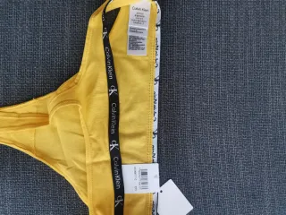 Tanga Calvin Klein Mujer Amarillo con etiqueta 