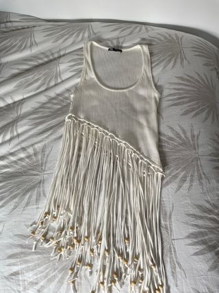 Camiseta Zara con flecos y abalorios