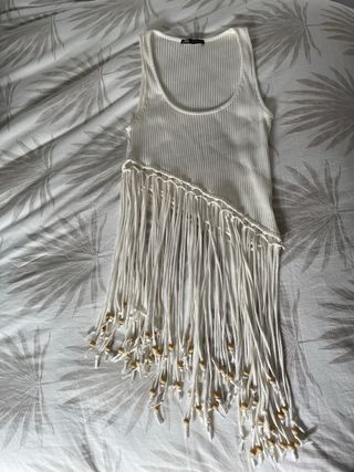 Camiseta Zara con flecos y abalorios