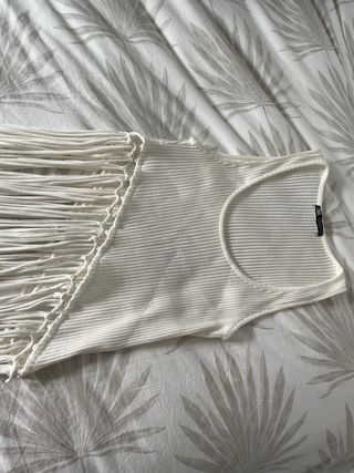 Camiseta Zara con flecos y abalorios