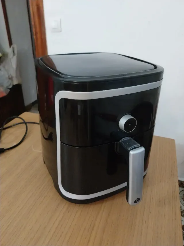 Freidora Aire Mandine para reparar/piezas. LEER