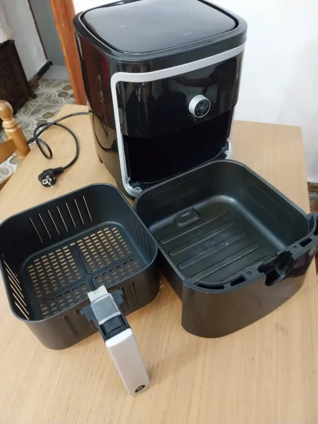 Freidora Aire Mandine para reparar/piezas. LEER