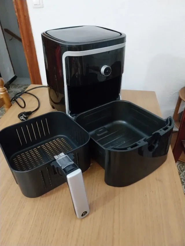 Freidora Aire Mandine para reparar/piezas. LEER