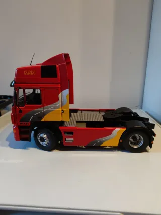 Camión MAN escala 1/18