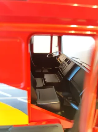 Camión MAN escala 1/18