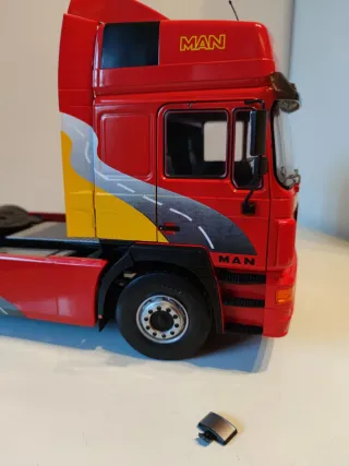 Camión MAN escala 1/18