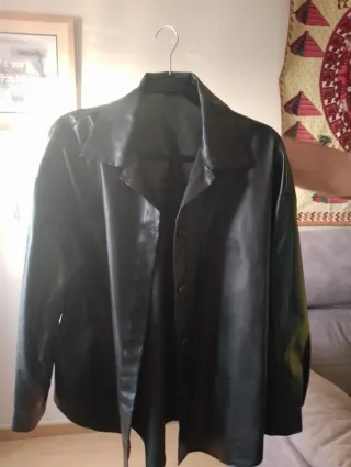 Sobrecamisa negra mujer de polipiel 
