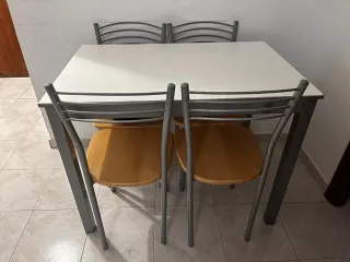 Mesa comedor extensible con 4 sillas 
