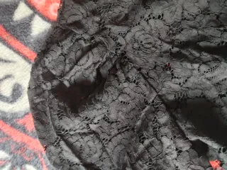 Blusa negra de encaje con manga larga