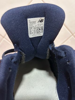 New Balance 373 T37 Azul Marino y Rojo