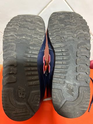 New Balance 373 T37 Azul Marino y Rojo