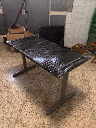 Mesa de escritorio de Ikea. 