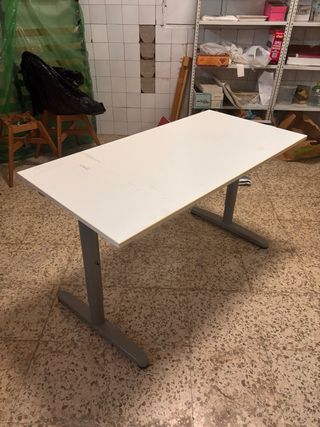 Mesa de escritorio de Ikea. 