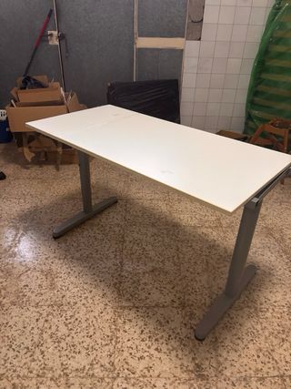 Mesa de escritorio de Ikea. 