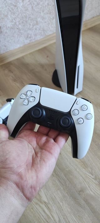 Consola PlayStation 5 + 8 Juegos