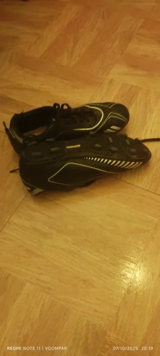 Botas de fútbol Kipsa con tacos